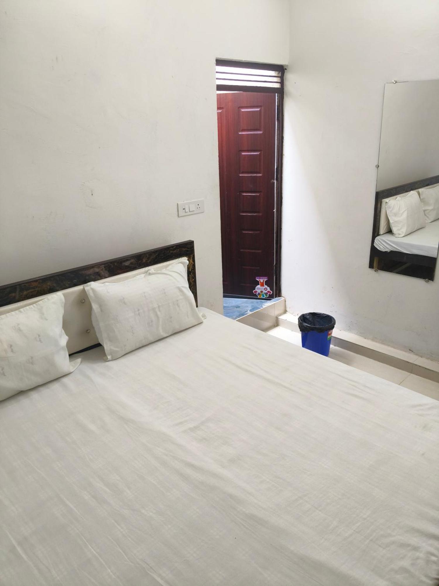 Rameshwar Dham Andhra Bhavan Naimisharanya Exteriör bild
